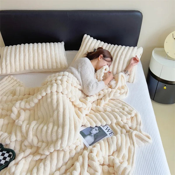 Thickened Rabbit Plush Flannel Blanket – Ultra-Soft & Warm